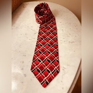 Hugo Boss men’s silk tie. Black, red and white